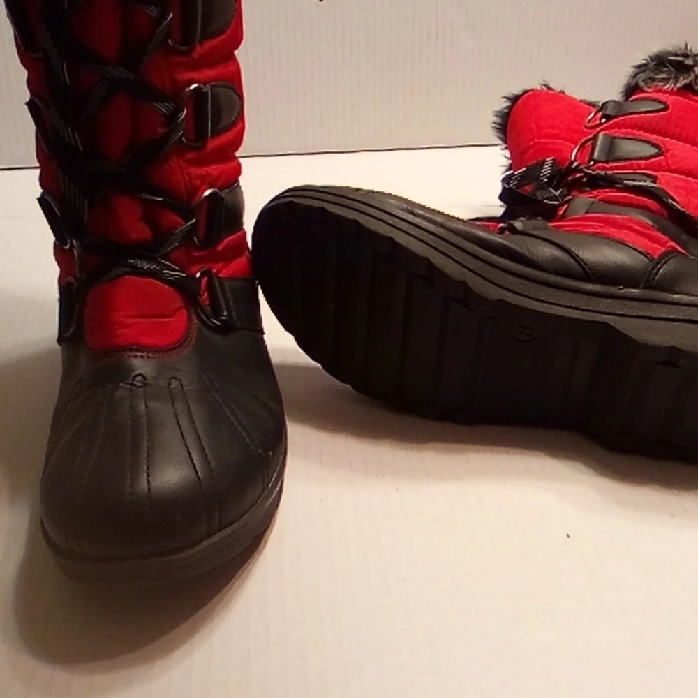 RUGGED OUTBACK Red and Black Fur-Lined Winter Boots